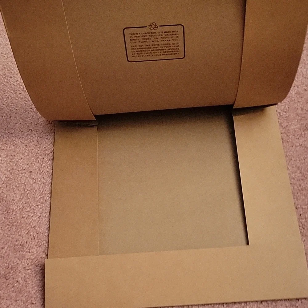 Coach Box - Picture 3 of 7